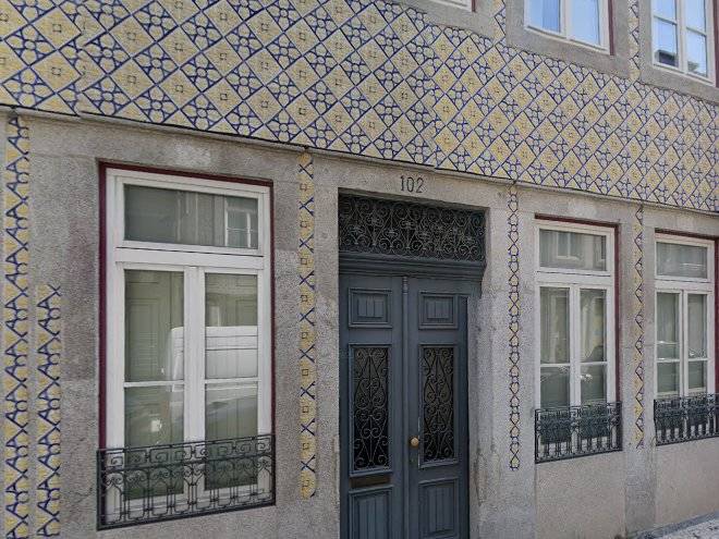 Living and experience porto