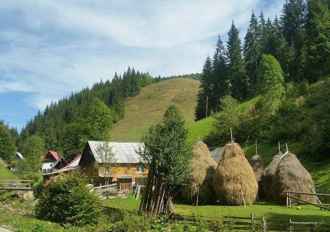 De sub munte dobra