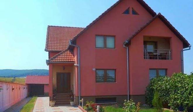 Vila la izvor