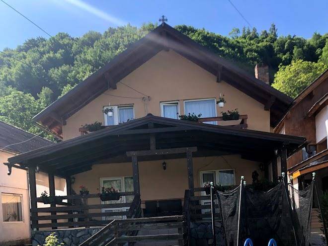Casa ella