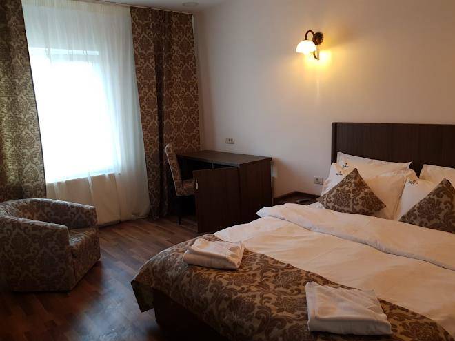 Hotel Top Central Image