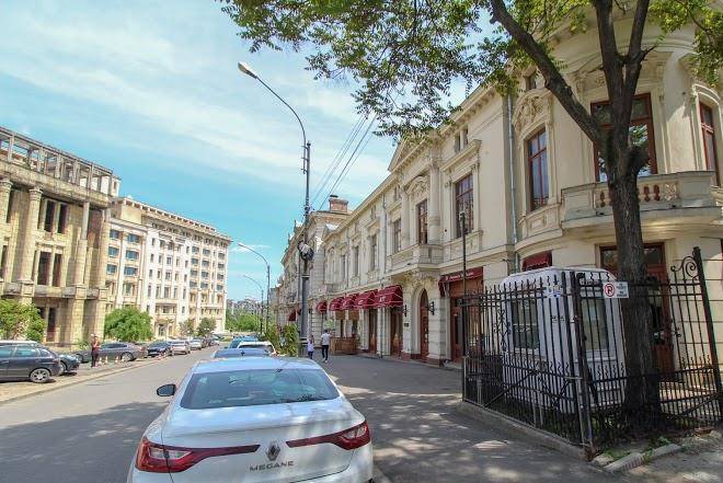 Avenue parliament