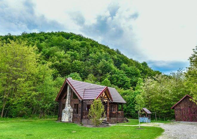 The little mountain cabin