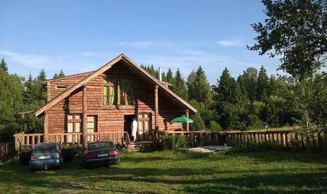 Cabana belis dealu negru