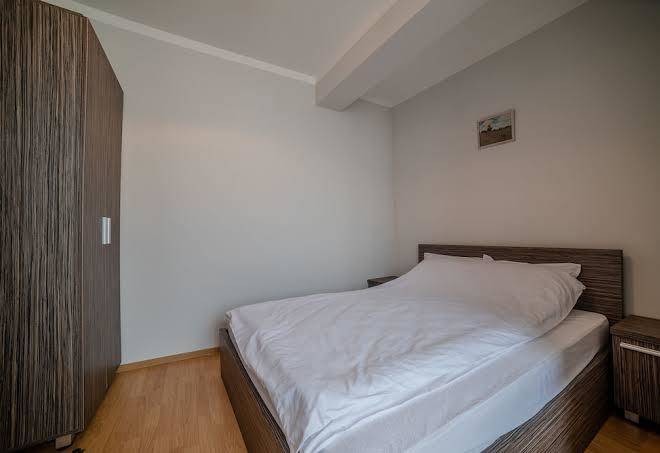 Elis residence