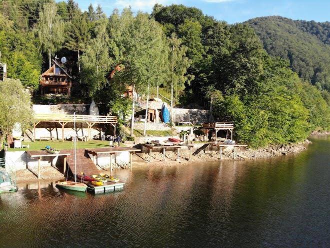 Yachting Club Tarnita Image