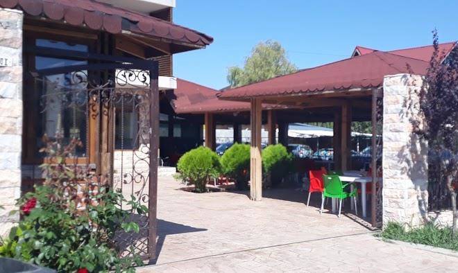 Hotel si restaurant la noi