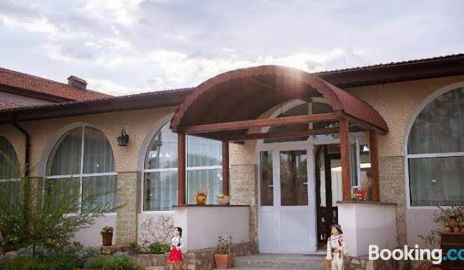 Hanul hora romaneasca