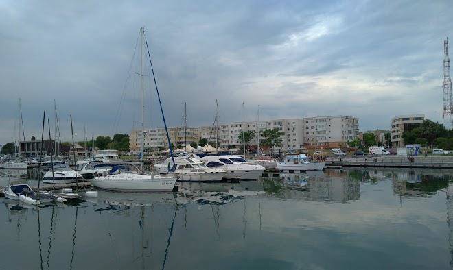 Sunny yachting mangalia