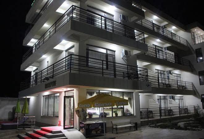 Hotel Leon Beach Image