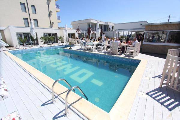 Oneiro resort
