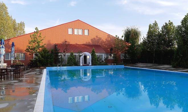 Hotel golden plum