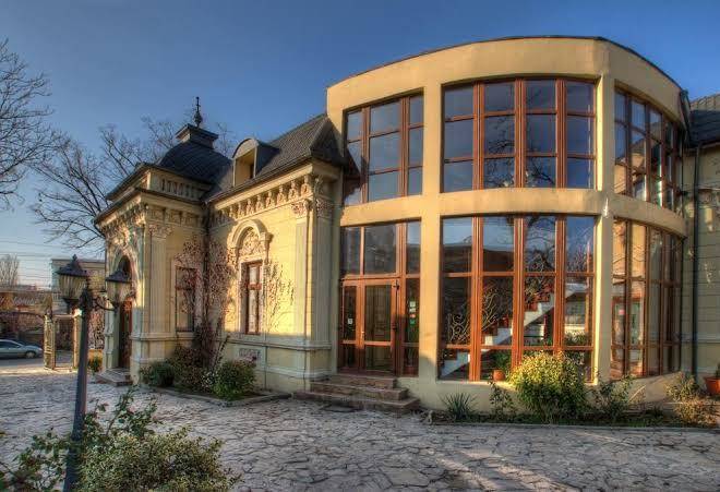 Casa cu tei