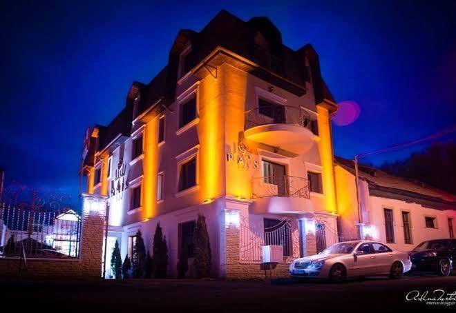 Hotel rais
