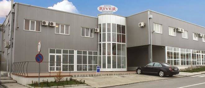 Hotel river