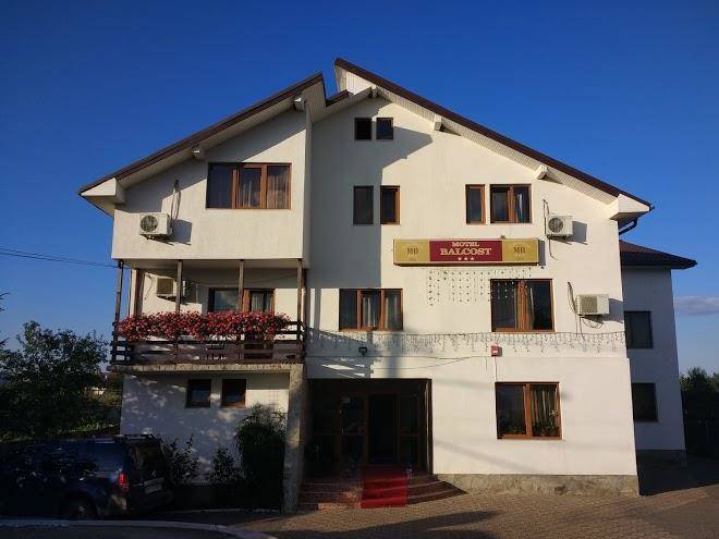 Motel balcost