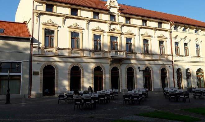 Hotel & restaurant central