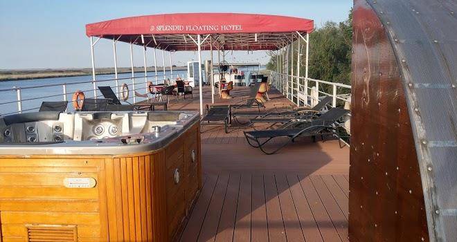 Floating hotel splendid