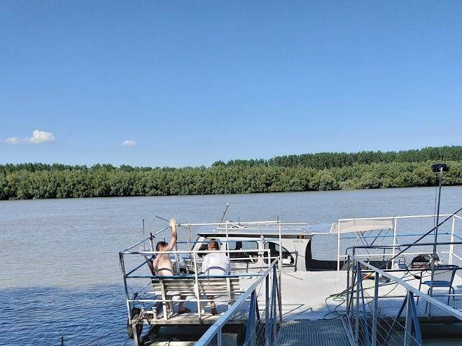 Delta pontoon