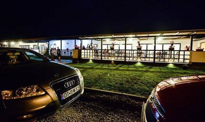 Restaurant Doi Cocosi Image