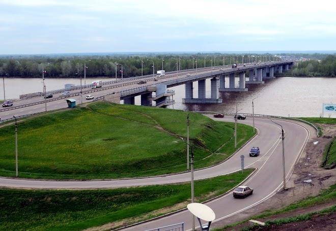 Gostinitsa obskoy most