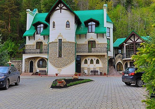 Golden eagle hotel