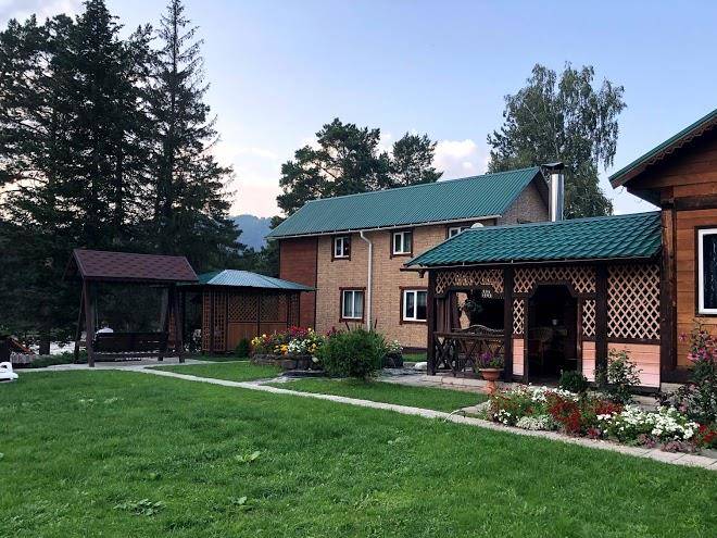 Kottedzh u reki baza otdykha