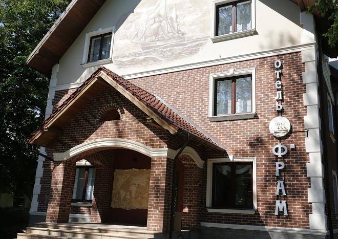 Hotel fram