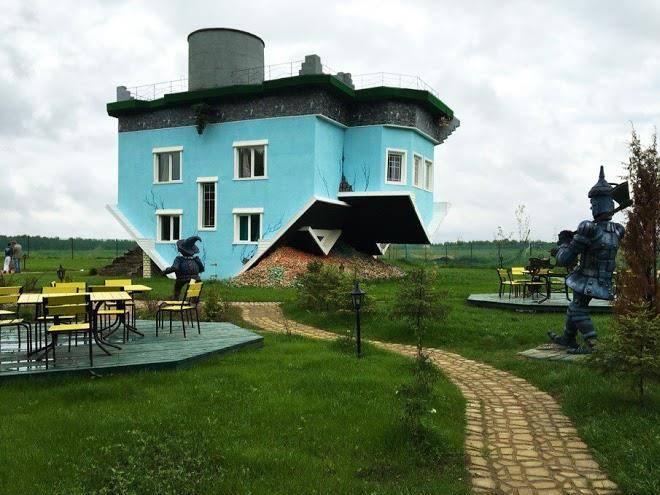 Volshebnaya strana perevernutyy dom