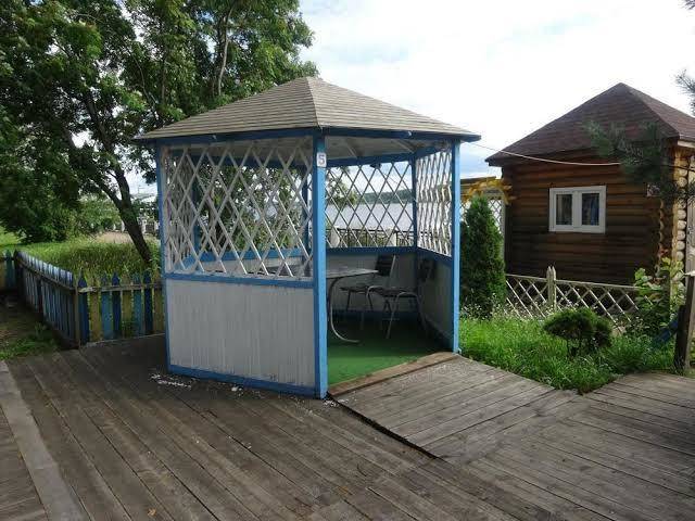 Otel' ostrovskiy prichal