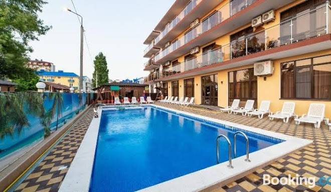 Leonsia family hotel