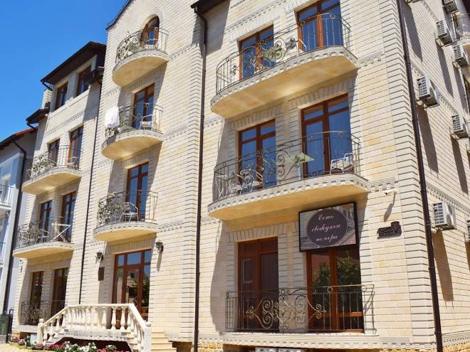 August hotel