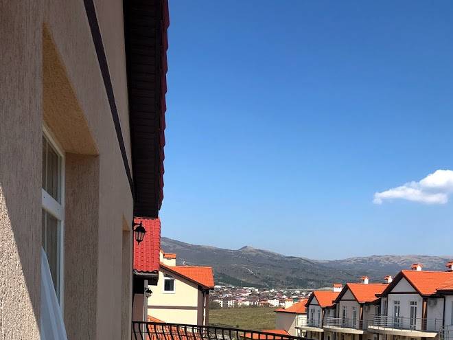 Otel' chernomorskiy kompleks taunkhausov