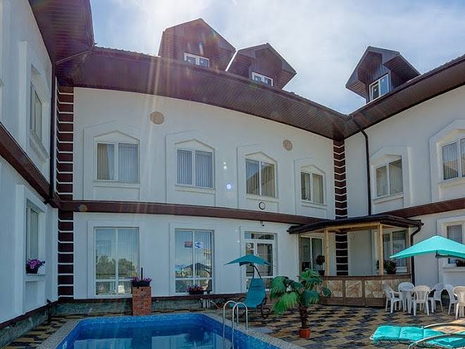 San trope otel' kabardinka