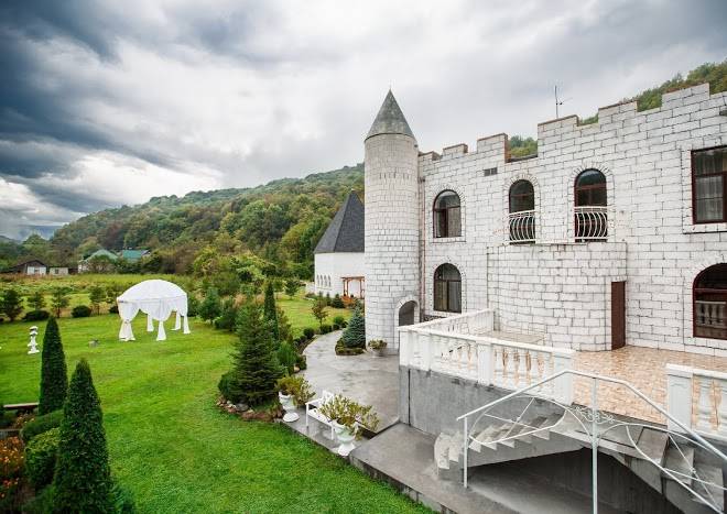 Hotel castle klimovskii