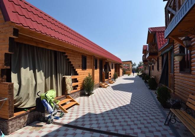Guest complex arna