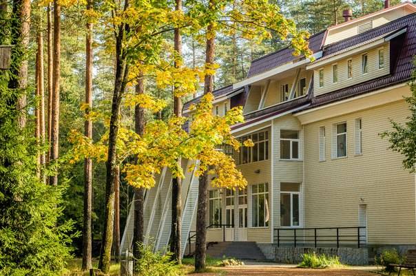 Semeynyy zagorodnyy otel' rayvola