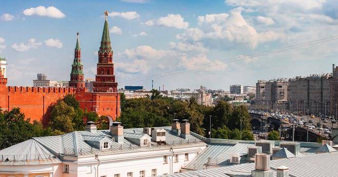 Mirros otel' moscow kreml'