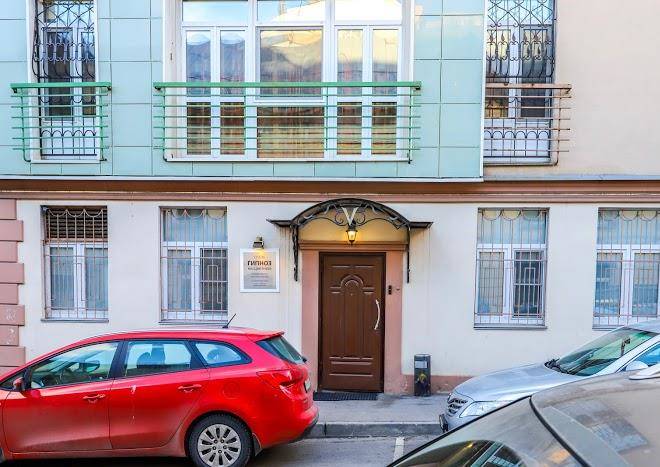 Otel' gipnoz na tsvetnom