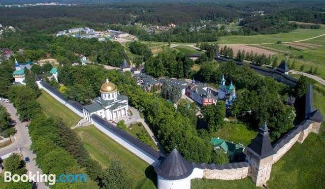 Dom u monastyrya