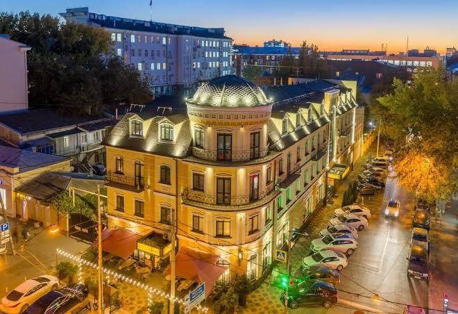 Attache hotel