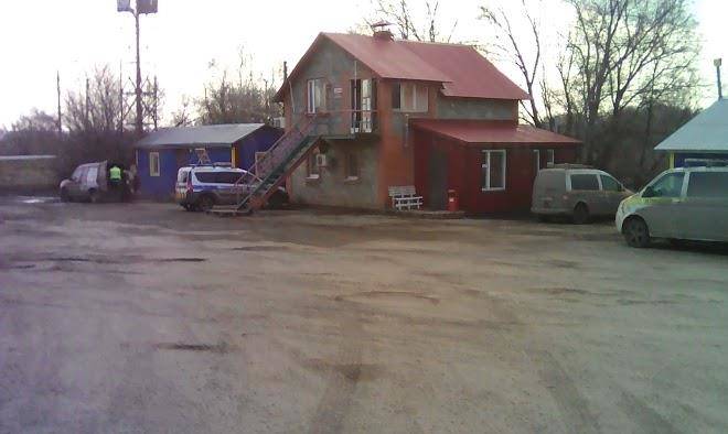 Roadside hotel complex halt wanderer