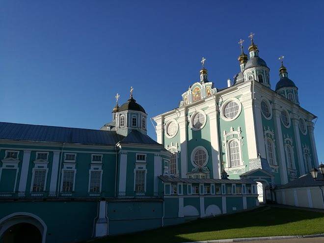Na sobornom dvore palomnicheskiy dom