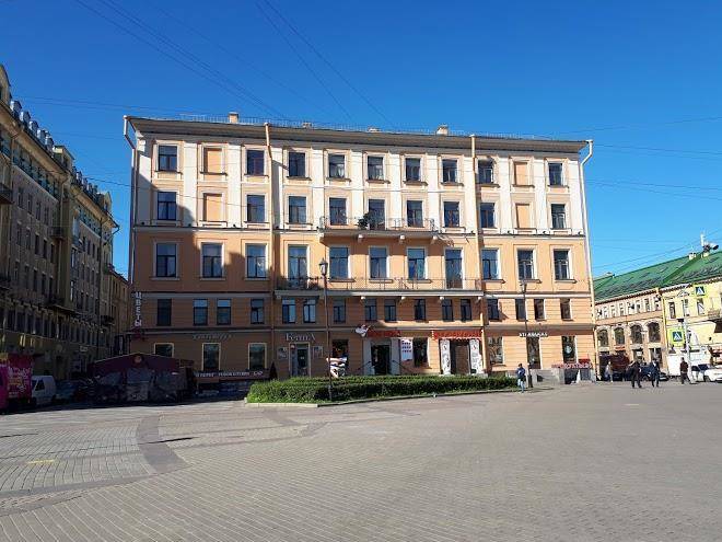 Gosti lyubyat na ploshchadi vosstaya