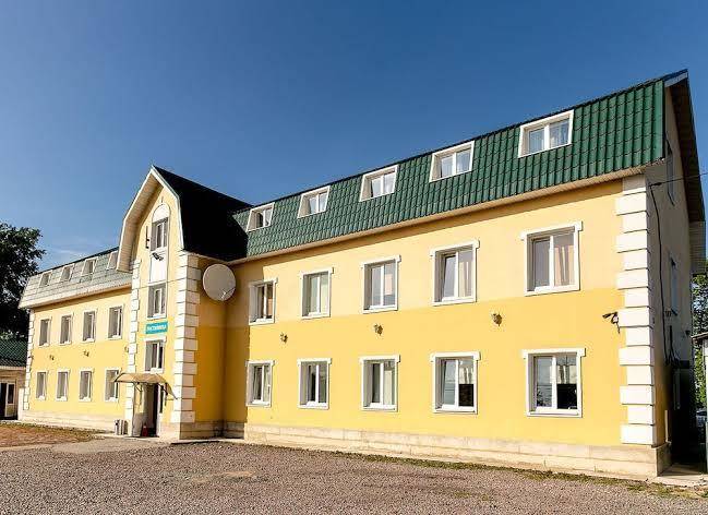 Hotel white garden