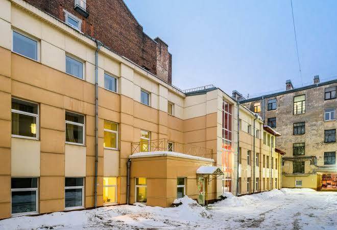 Red apple hotel