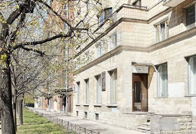 Otel' u semi mostov