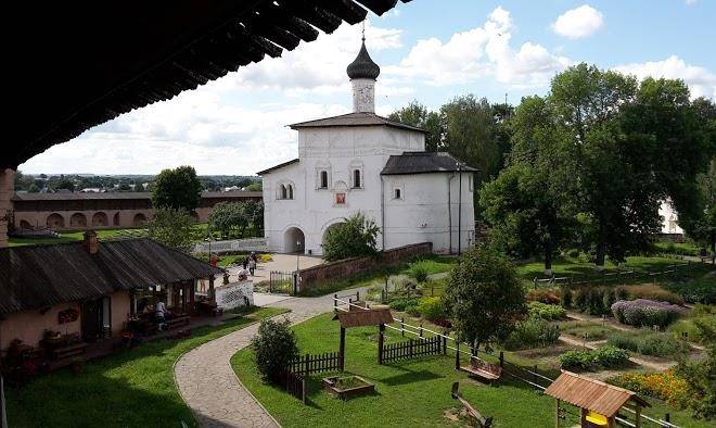 Staraya provintsiya gostevoy dom