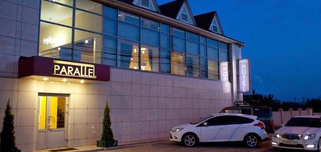 Parallel hotel
