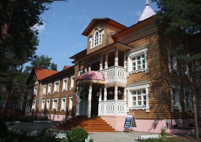 Gostinitsa na votchine deda moroza